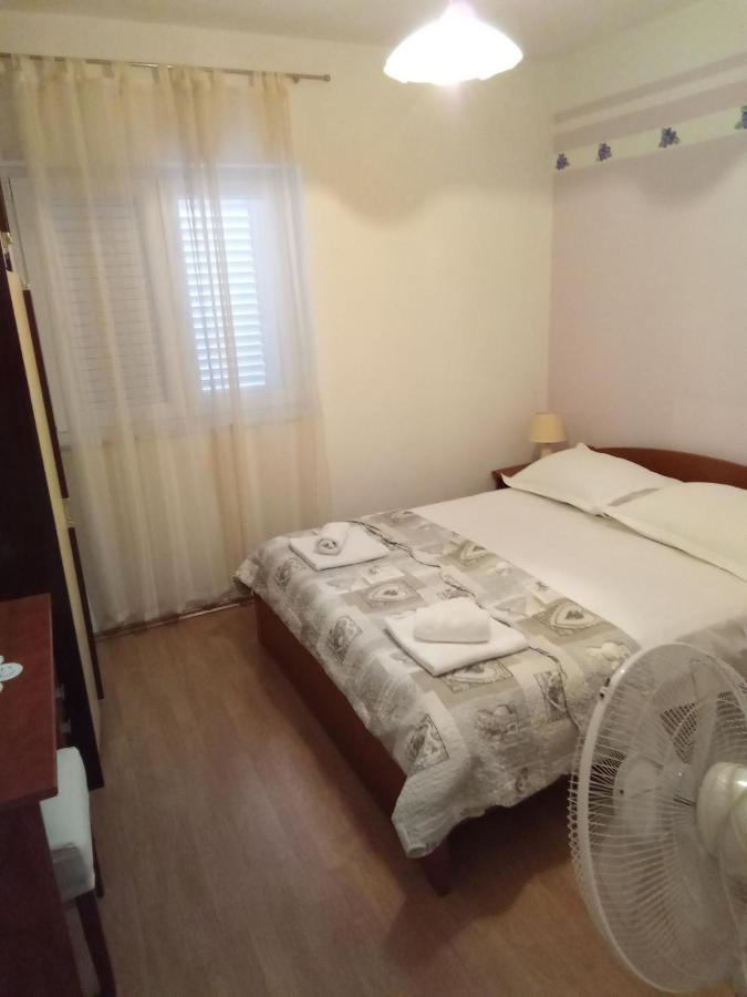 Apartments Smiljana Mucic Makarska Bagian luar foto